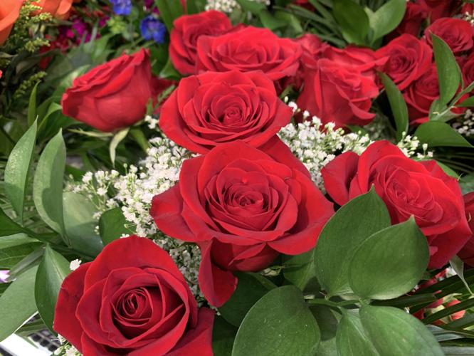 VALENTINES DAY FLOWERS AND BALLOONS - KROGER - 2-12-2021 (3).JPG