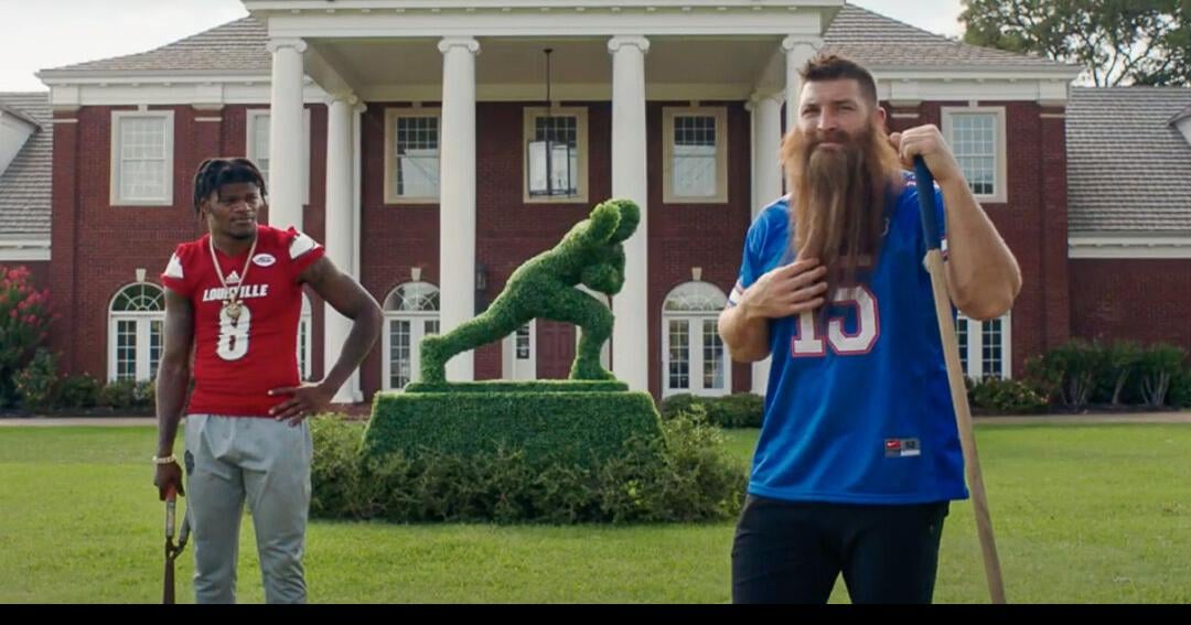 Lamar Jackson puts Louisville jersey back on for Heisman House commercial