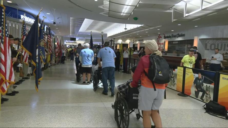 Honor Flight returns to Louisville 9-7-22 (3).jpeg