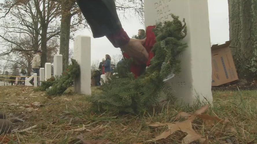 Wreath placed on veteran's grave