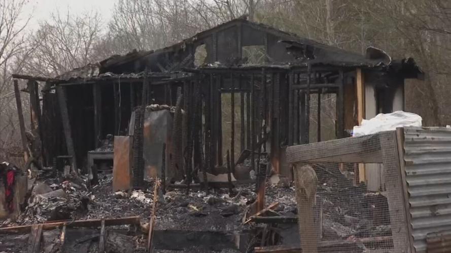 House fire kills 3 children in McKee Kentucky -12-24-2025