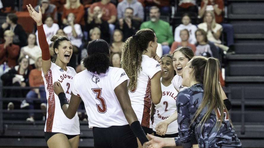 Louisville_Volleyball_9922.jpg