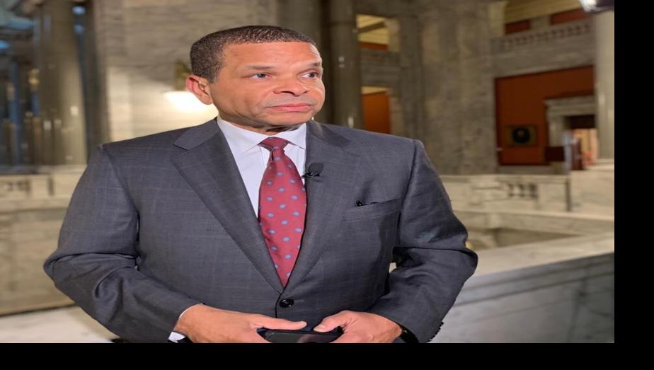 smith, lawrence at capitol wdrb.jpg