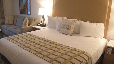 Galt House Shows Off Renovated Rooms News Wdrb Com