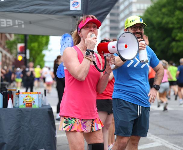 Woman cheers for Marathon runners.JPG