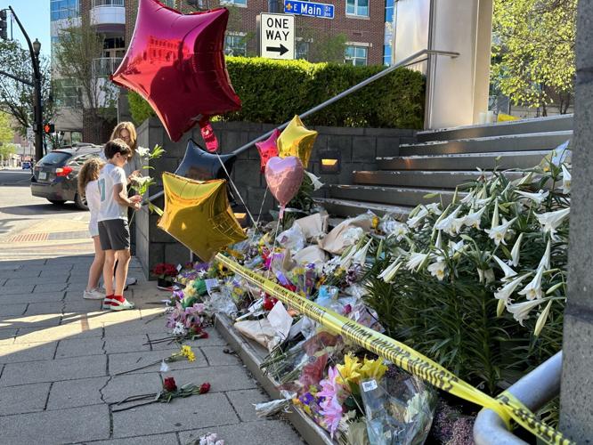 LOUISVILLE SHOOTING MEMORIAL CROSSES - FLOWERS - 4-13-2023  (12).jpg