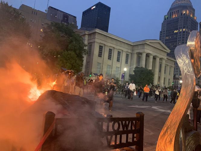 DOWNTOWN LOUISVILLE-PROTESTERS-JEFFERSON SQUARE PARK-Fires-9-23-20-6.jpg