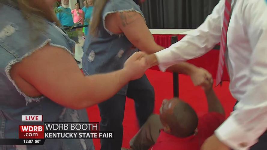 WWE - HEAVY MACHINERY - Thumb War 8-16-19  (4).jpg