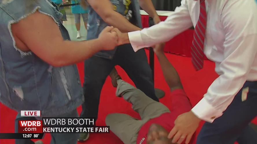 WWE - HEAVY MACHINERY - Thumb War 8-16-19  (5).jpg