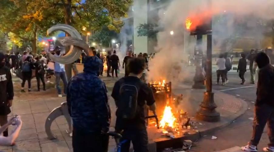 DOWNTOWN LOUISVILLE-PROTESTERS-JEFFERSON SQUARE PARK-Fires-9-23-20-3.JPG
