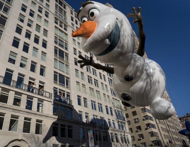 Olaf balloon, Macy's parade