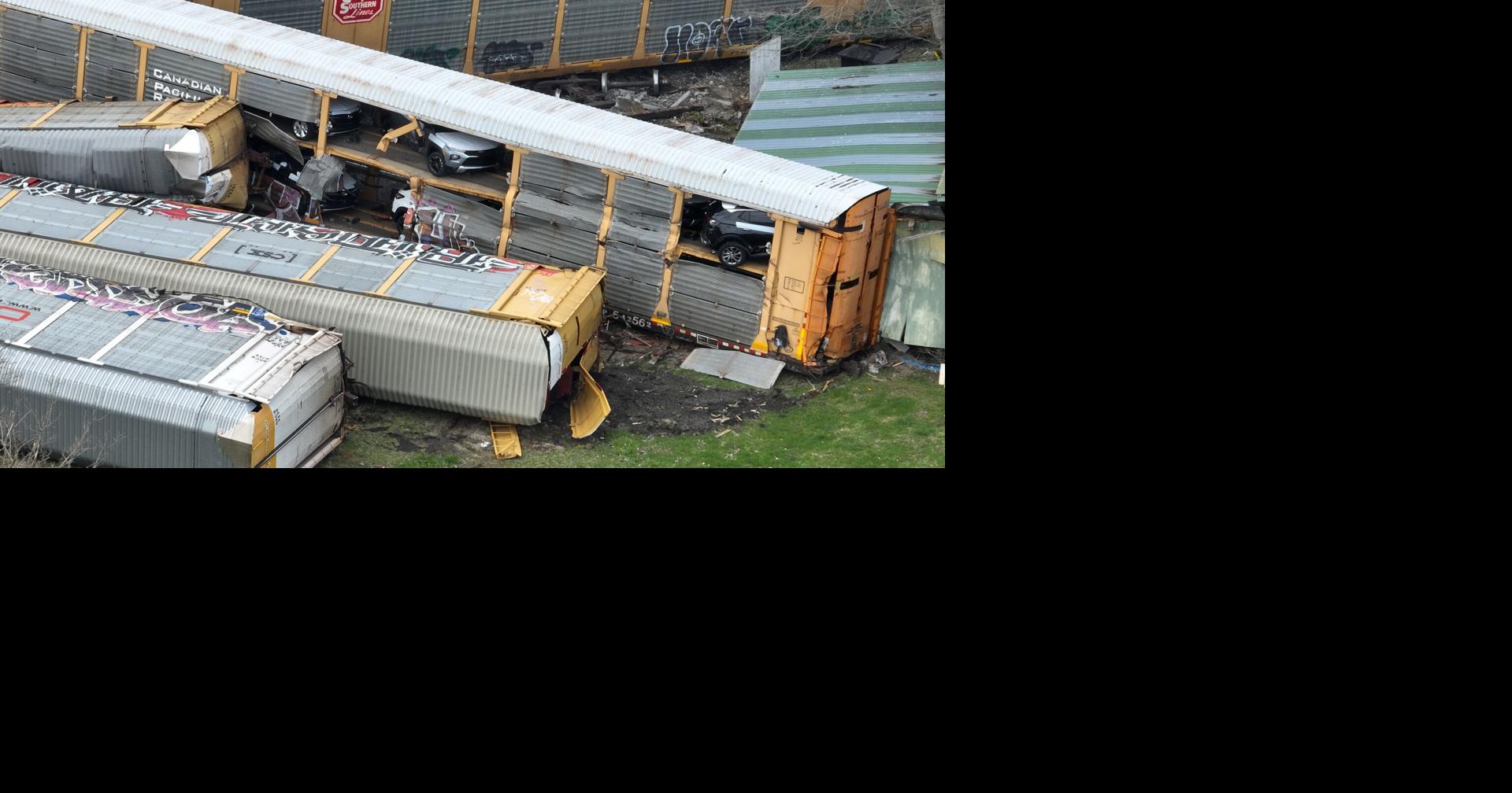 IMAGES Train derailment in Glendale, Kentucky topples multiple train cars