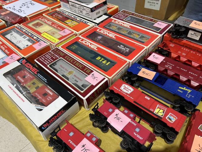 MODEL TRAIN SHOW 3.jpg