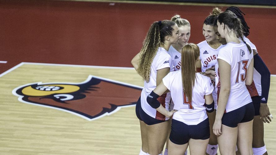 Louisville_Volleyball_9979.jpg