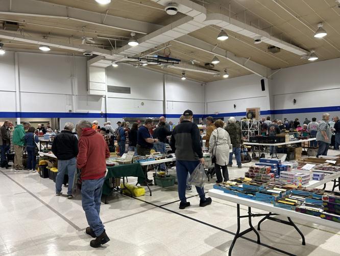 MODEL TRAIN SHOW 2.jpg