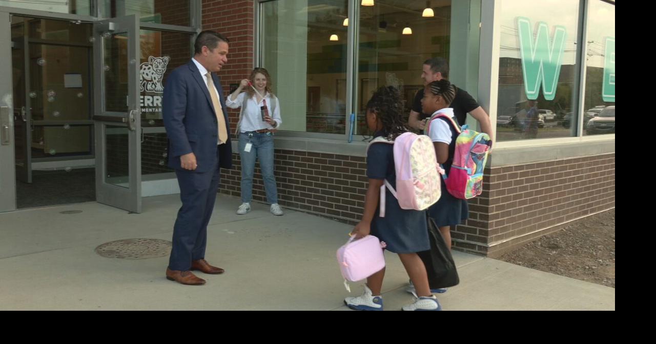 Students return for 1st day of school at JCPS with new buildings, start times and bus routes