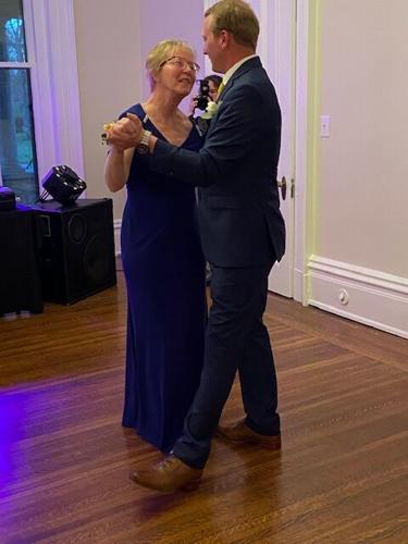 PARALYZED WOMAN REHABS TO DANCE WITH SON AT WEDDING 5-6-2021