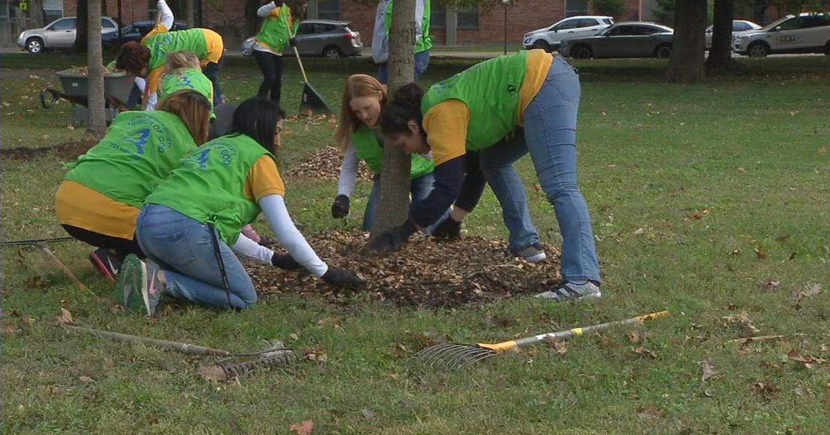 Volunteers clean up local park in effort to help reduce crime | Local ...