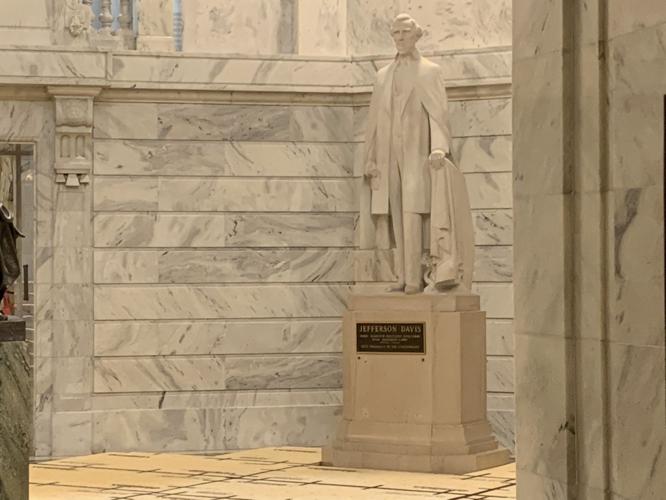 JEFFERSON DAVIS STATUE - KENTUCKY CAPITOL ROTUNDA - 6-12-2020 1.jpg