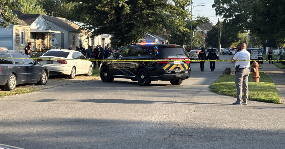 Photo: wdrb.com Beech Street shooting near bus stop 8-25-26