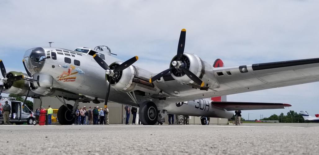 B-17 IN ELIZABETHTOWN 1 - TOM ROUND.jpg