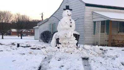 Snowman Tree Stump Base via FOX