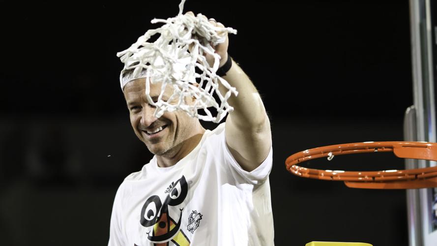 Jeff Walz cuts down nets