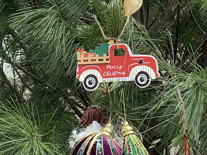 JINGLE TREE ORNAMENTS 2023  (13).jpg