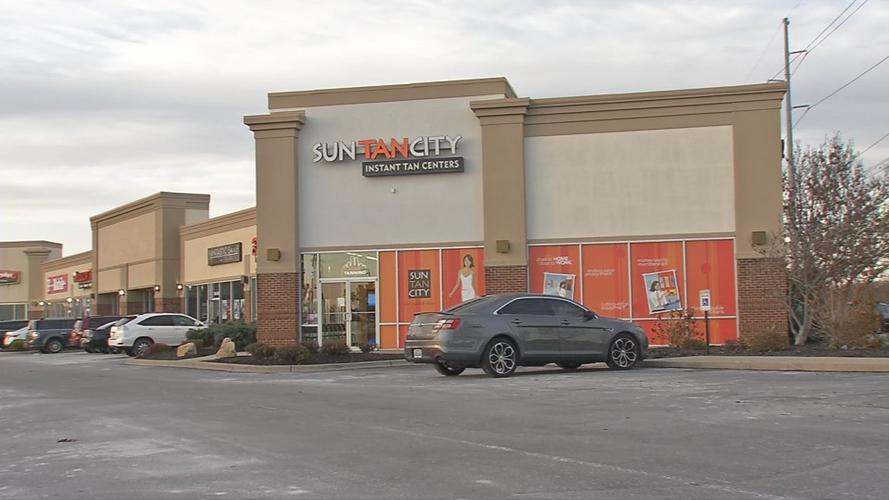 Shepherdsville man accused of shooting nude video of woman at Louisville tanning salon