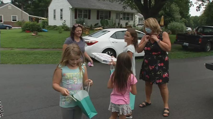 Elizabethtown man surprises neighborhoods with free pizzas every week during pandemic