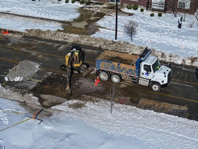 LEXINGTON RD WATER MAIN BREAK PHOTOS (4).JPG