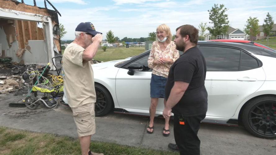 Jeffersonville homeowner salutes Door Dash driver