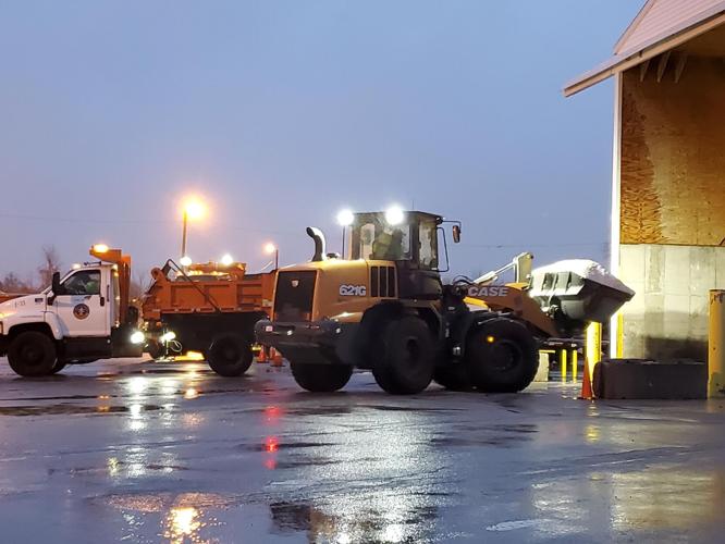 SNOW PLOWS AND SALT - 2-3-2022 - METRO PUBLIC WORKS  (4).jpg