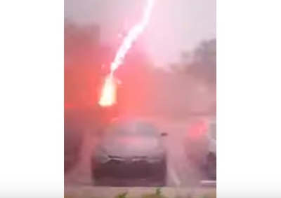 SHOCKING VIDEO: Powerful Lightning Strike In South Florida...