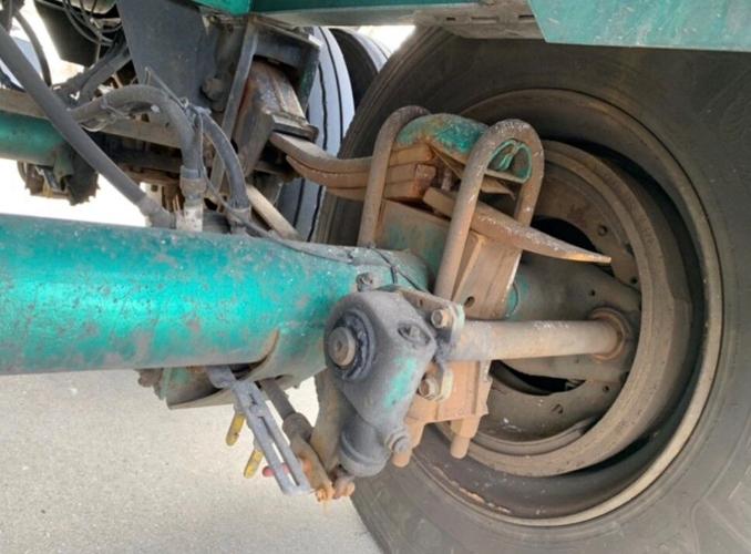 Cracked springs on hazardous materials tanker