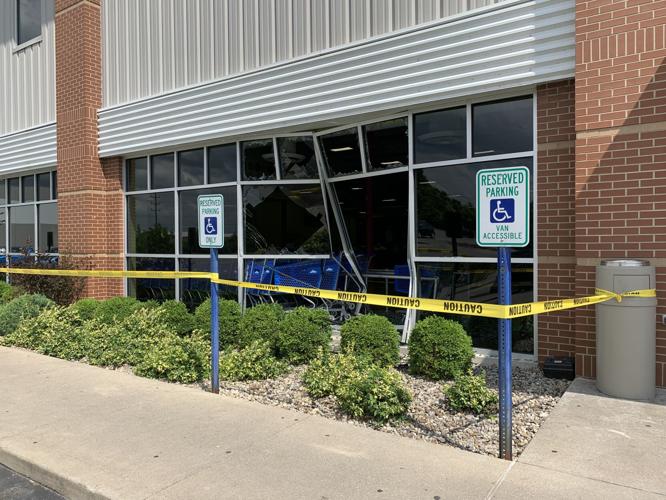 Car into Clarksville Goodwill Outlet-2.jpg