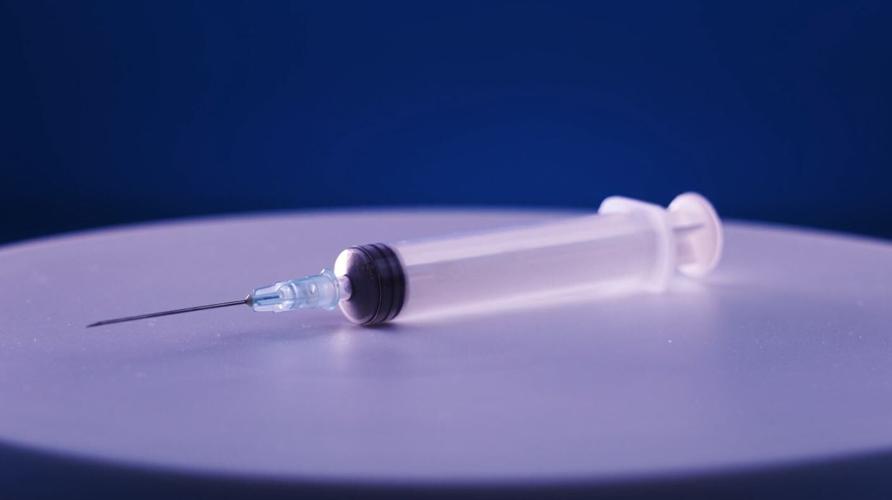 A needle and syringe (generic)
