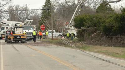 Day 5 Louisville power outages-LG&E crews working 3-8-23