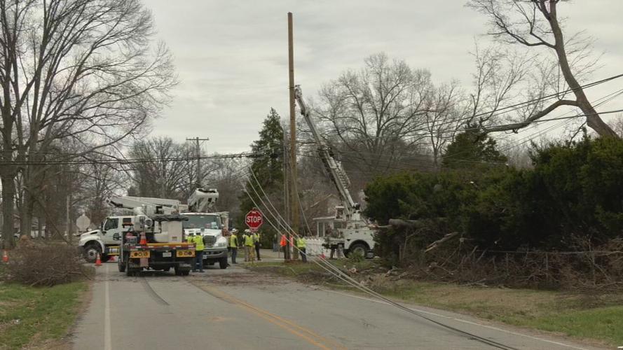 Day 5 Louisville power outages-LG&E crews working 3-8-23
