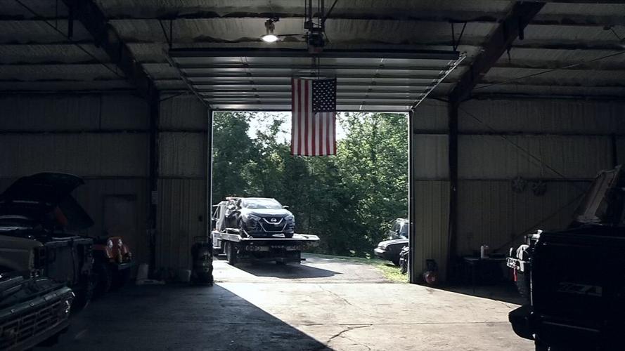 car jacking mechanic volunteers to fix car