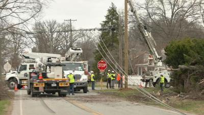 Day 5 Louisville power outages-LG&E crews working 3-8-23