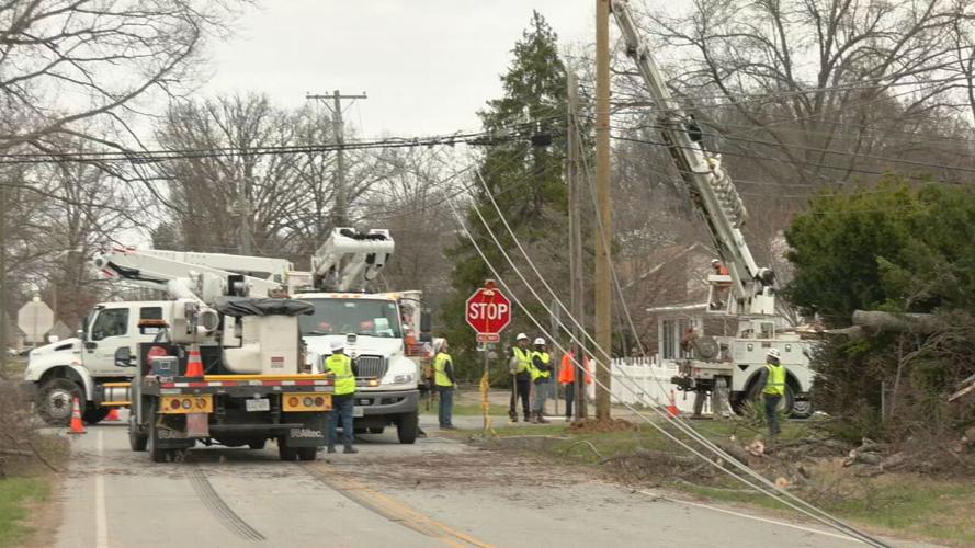 Day 5 Louisville power outages-LG&E crews working 3-8-23