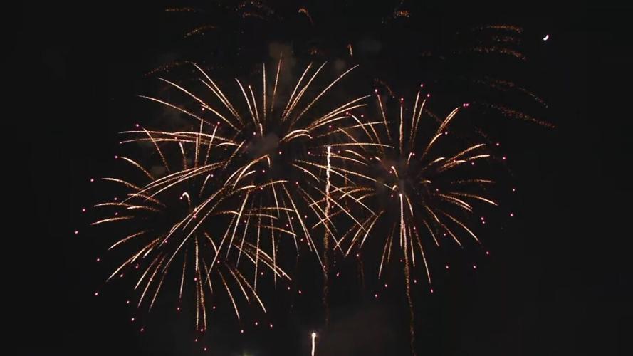 Fireworks fill the sky during Thunder Over Louisville 2021