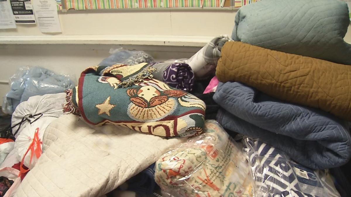 Louisville Organization Delivers Blankets To Homeless Shelters To Fight Winter Cold News Wdrbcom