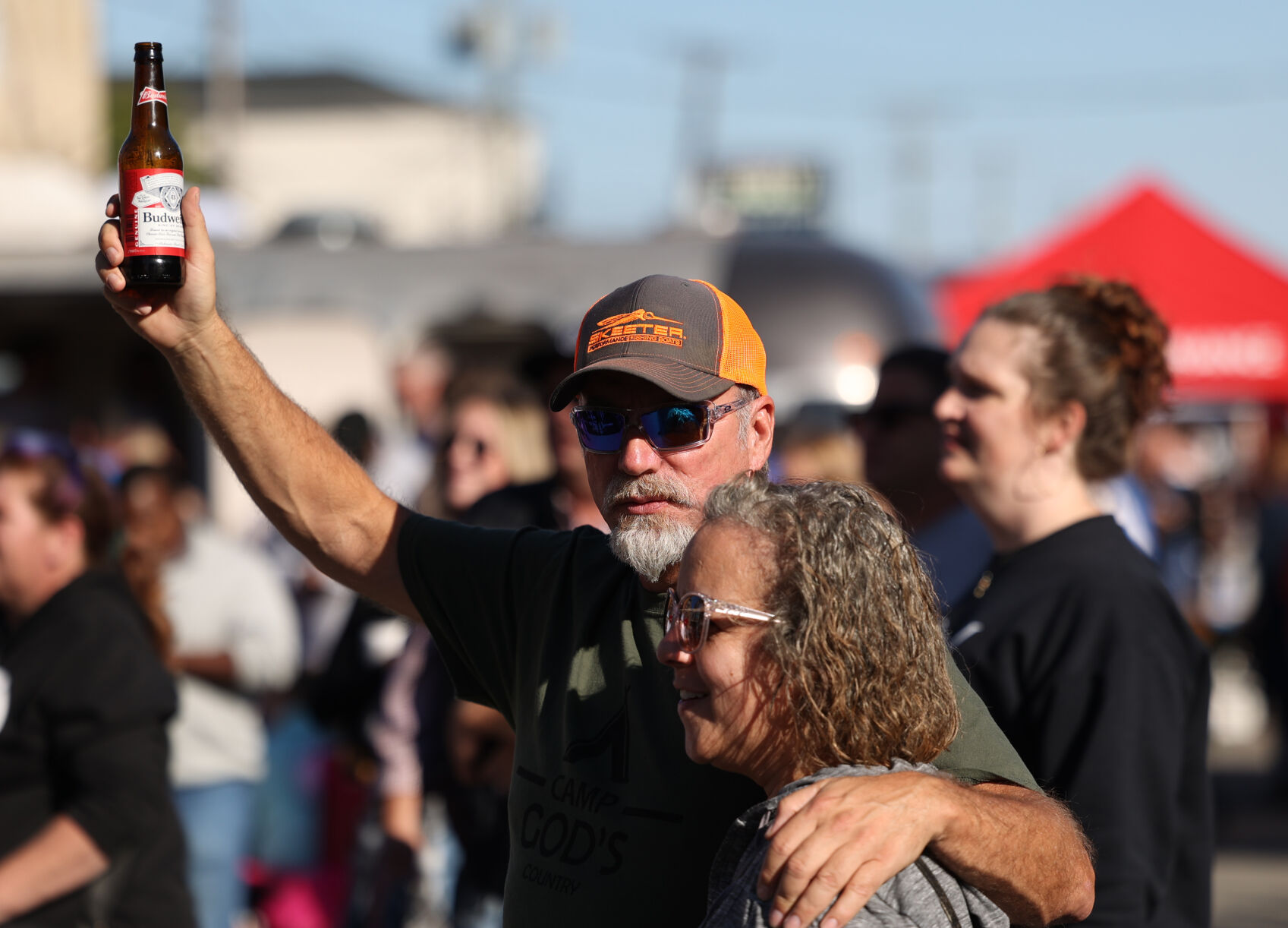 Louisville's Great Chili Cook off - man raises beer.JPG