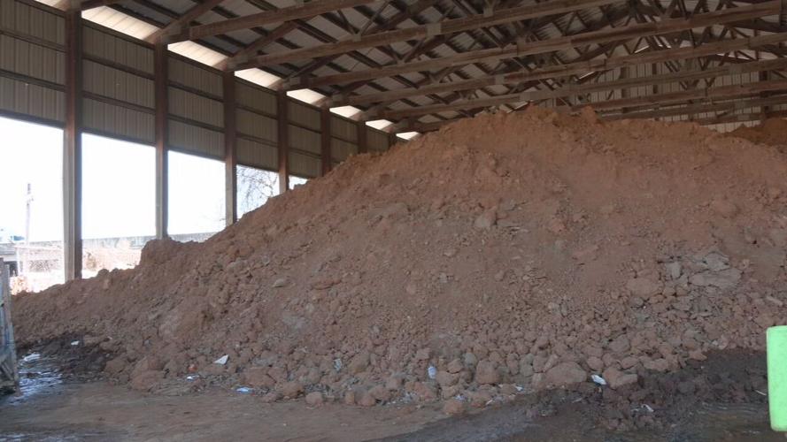 FARM MACHINERY SHOW DIRT.jpeg