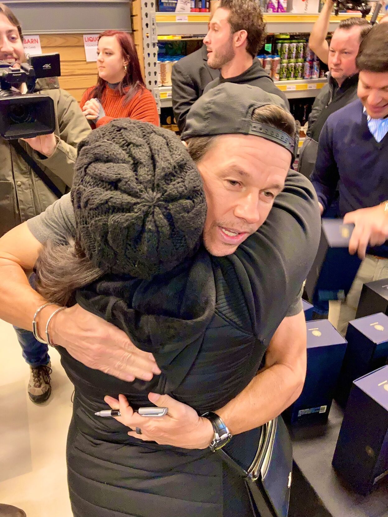 Mark Wahlberg at Liquor Barn 11.jpg