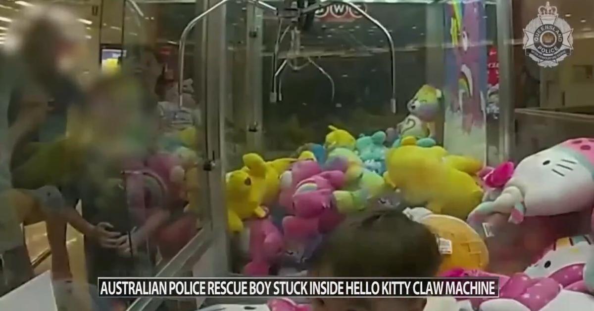 Young Australian boy gets stuck inside claw machine | Wdrb-video | wdrb.com