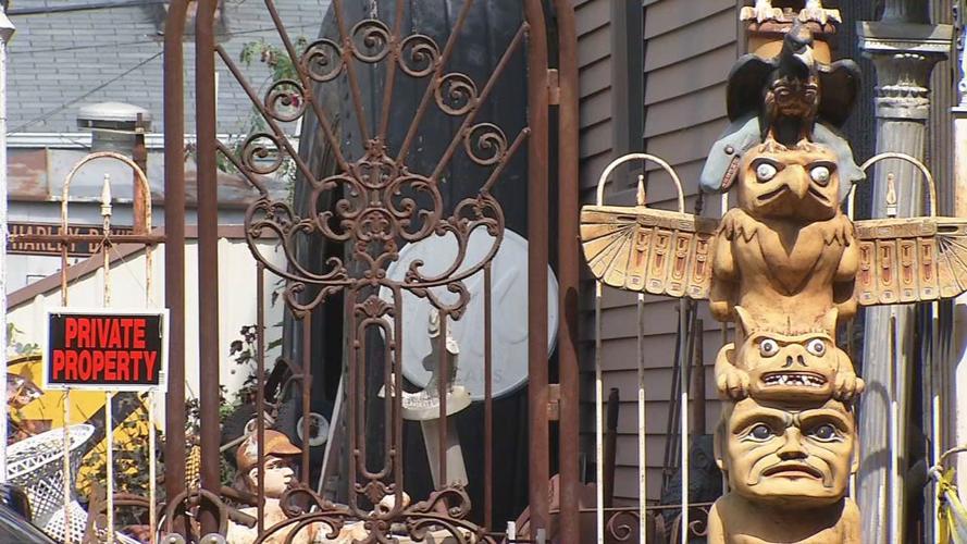 Totem pole at 'Jerry's Junk'