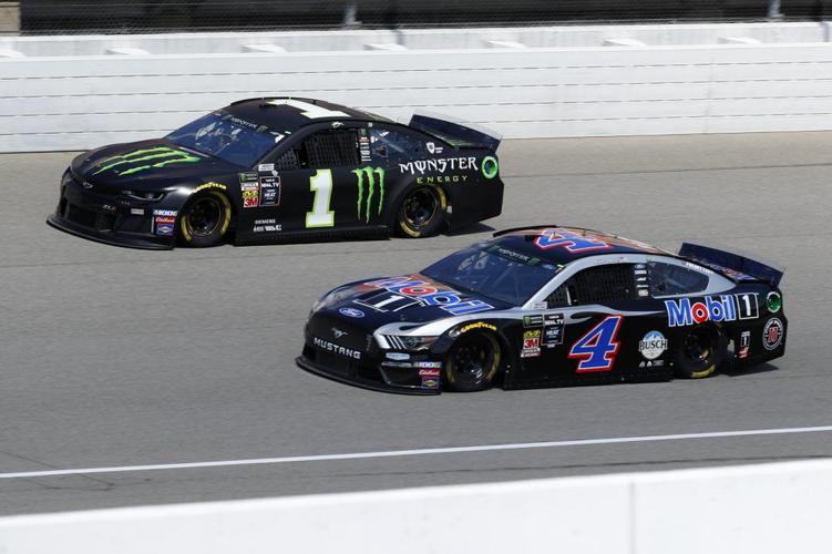 Kurt Busch (1) and Kevin Harvick (4) practice